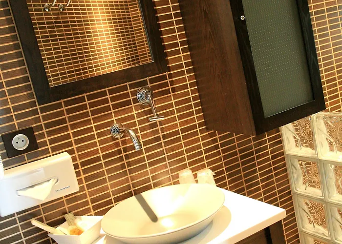 Отель Logis Le Moulin De Chalons 3*